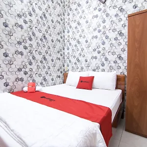 Reddoorz Near Tan Son Nhat Airport 3 Hotel